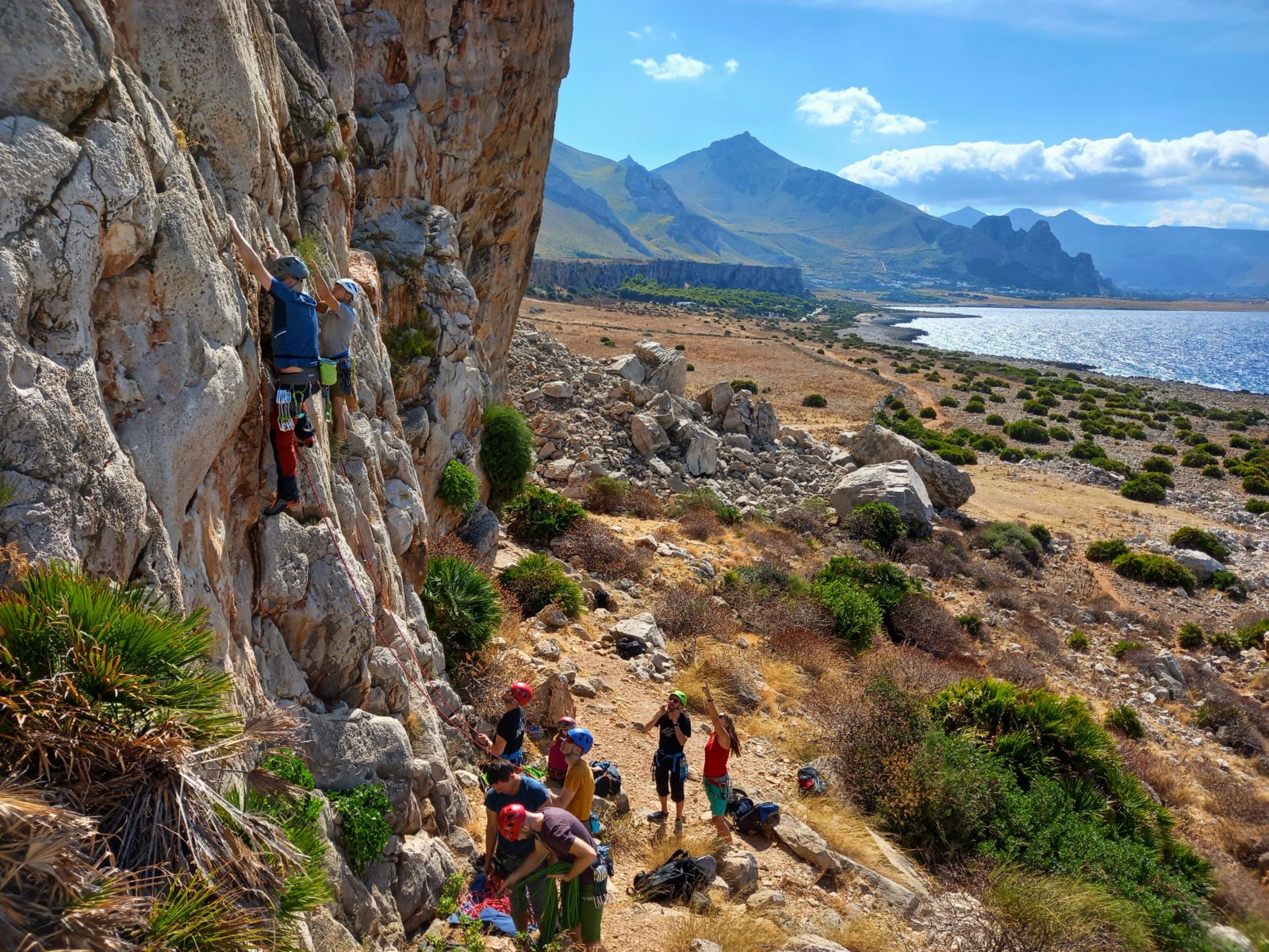 Wspinaczka skałkowa z instruktorem PZA – praktyczne szkolenie